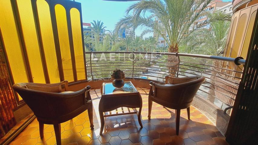 Amplia vivienda con garaje en venta en Plaza de los Luceros, Alicante photo 0
