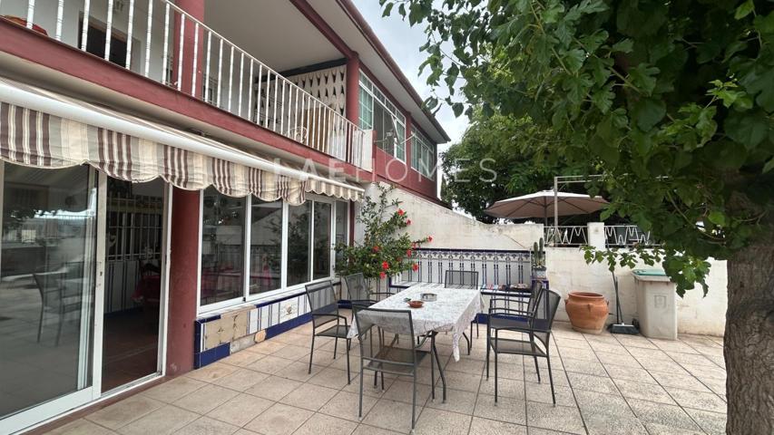Casa en venta en Alicante con terreno urbano de 2919m² y dos viviendas independientes junto a la Ermita de San Jorge photo 0
