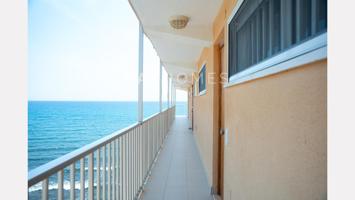 Apartamento en primera línea de playa en El Campello con vistas panorámicas al mar photo 0