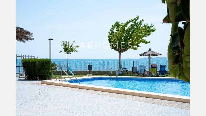Apartamento en primera línea de playa en El Campello con vistas panorámicas al mar photo 0