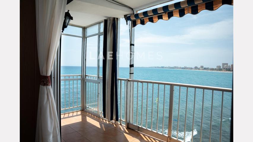 Apartamento en primera línea de playa en El Campello con vistas panorámicas al mar photo 0