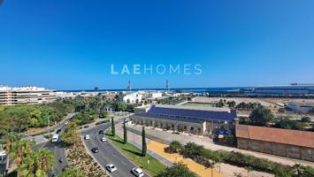 Apartamento en venta en Alicante, Calle Moratín, con vistas al mar y puerto pesquero photo 0