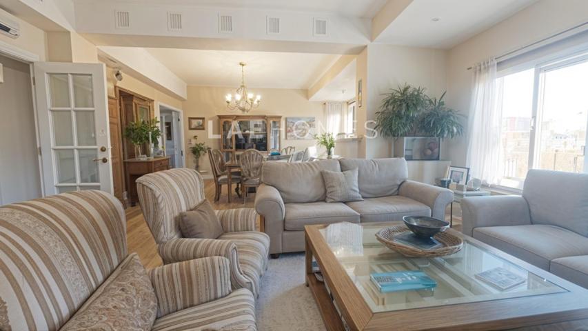 Piso en venta en Avenida Federico Soto – Plaza de los Luceros, Alicante, Vivienda amplia y luminosa con vistas despejadas photo 0