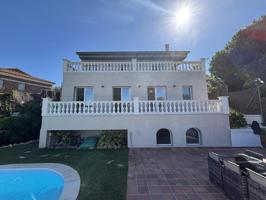 Exclusivo Chalet Reformado en Calella con Piscina de Agua Salada photo 0