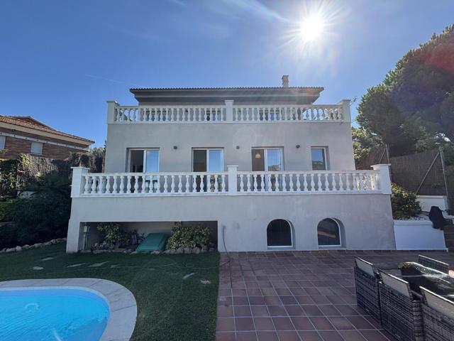 Exclusivo Chalet Reformado en Calella con Piscina de Agua Salada photo 0