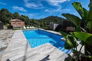 Exclusivo Chalet Reformado en Alella Park con Vistas al Mar 🌊🏡 photo 0