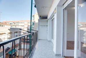 Oportunidad Única en Poblenou: Vivienda Reformada de 2 Habitaciones 🏡✨ photo 0