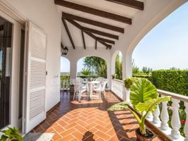Villa En venta en Es Castell photo 0