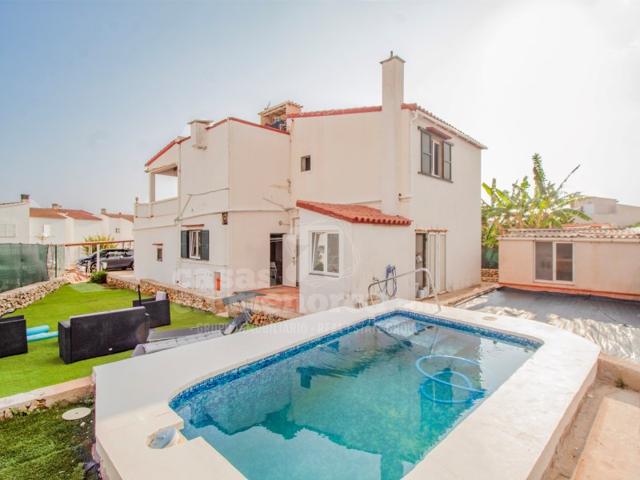 Villa En venta en Es Castell photo 0