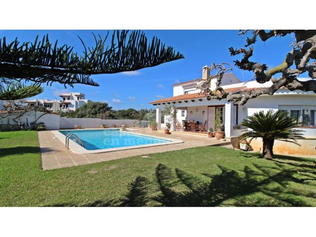 Villa En venta en Es Castell photo 0