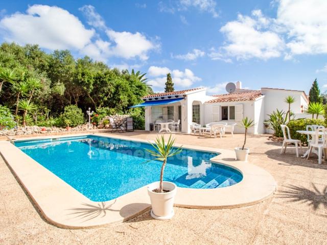 Villa En venta en Es Castell photo 0