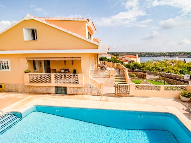 Villa En venta en Es Castell photo 0