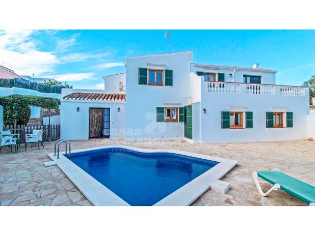 Villa En venta en Es Castell photo 0