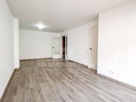 Piso En venta en Maó photo 0