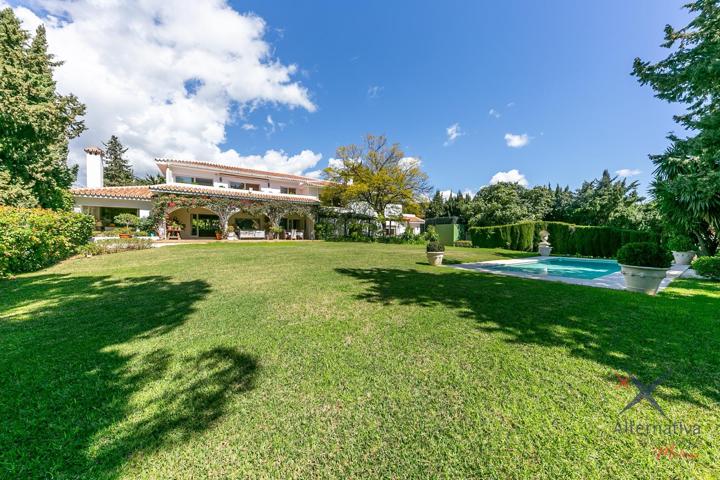 Espectacular Villa en Calahonda a pocos minutos del mar en Calahonda photo 0