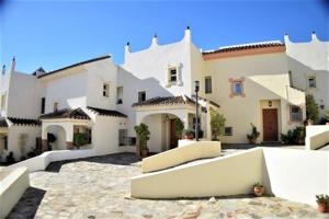 ¡Tu nuevo hogar te espera en La Sierrezuela, El Coto, Mijas Costa! photo 0