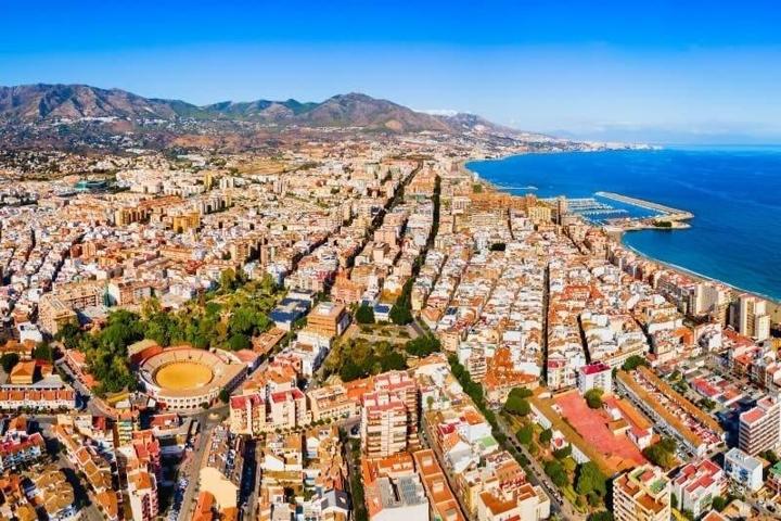 Ático dúplex con vistas panorámicas y al mar en el centro de Fuengirola photo 0