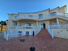 IMPRESIONANTE VILLA EN PRIMERA LINEA DE GOLF photo 0