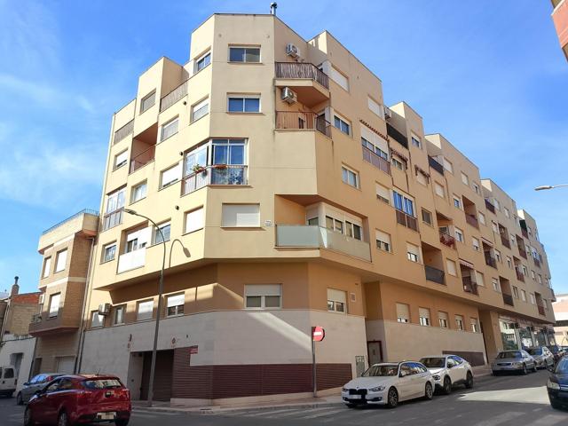 PISO SEMINUEVO CON GARAJE Y TRASTERO CERCA AVD. ONIL DE CASTALLA photo 0