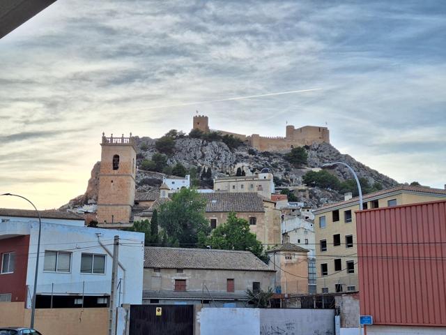 PISO SEMINUEVO CON GRAN TRASTERO Y DOS PLAZAS DE GARAJE CERCA CENTRO CASTALLA Y POLIDEPORTIVO photo 0