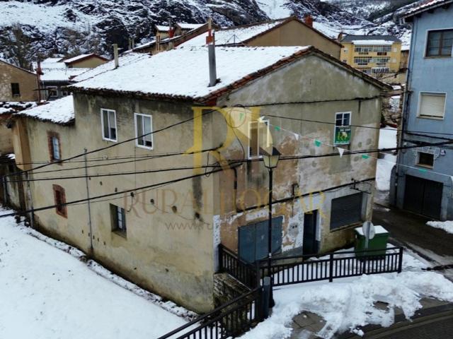 Casa En venta en La Pola De Gordón photo 0