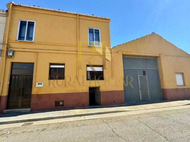 Casa En venta en Santa María Del Páramo photo 0