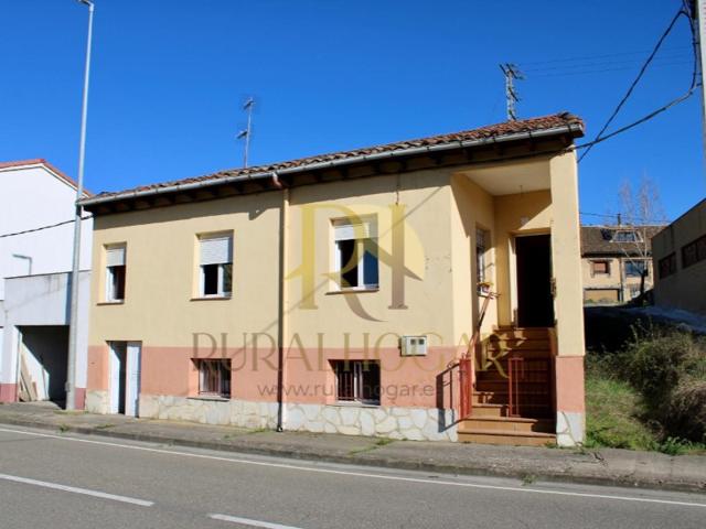 Casa En venta en La Robla photo 0