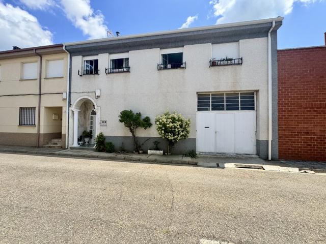 Casa En venta en Santa María Del Páramo photo 0