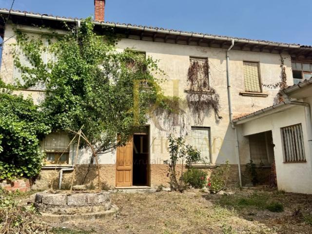 Casa En venta en La Robla photo 0