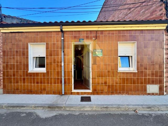 Casa En venta en Bercianos Del Páramo photo 0