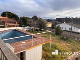 TERRENO CON PISCINA Y CONEXION A LA LUZ photo 0