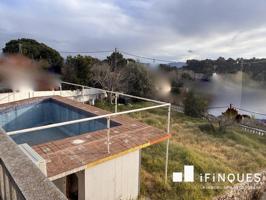 TERRENO CON PISCINA Y CONEXION A LA LUZ photo 0