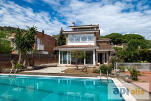 CASA CON PISCINA EN VILASSAR DE DALT photo 0