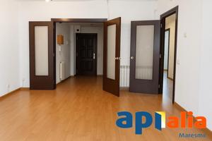 Piso en venta en Sabadell photo 0