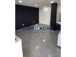 LOCAL REFORMADO EN ZONA CALZADA photo 0