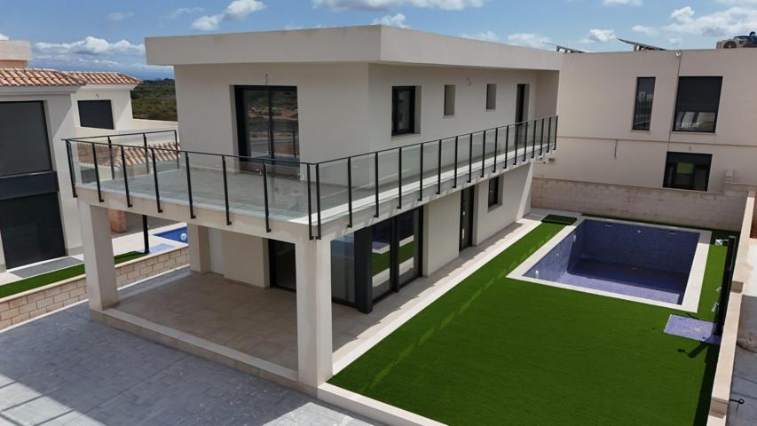 Descubre tu Oasis Privado en la Costa Blanca: Villa de Diseño con Espacios Abiertos y Conexión photo 0