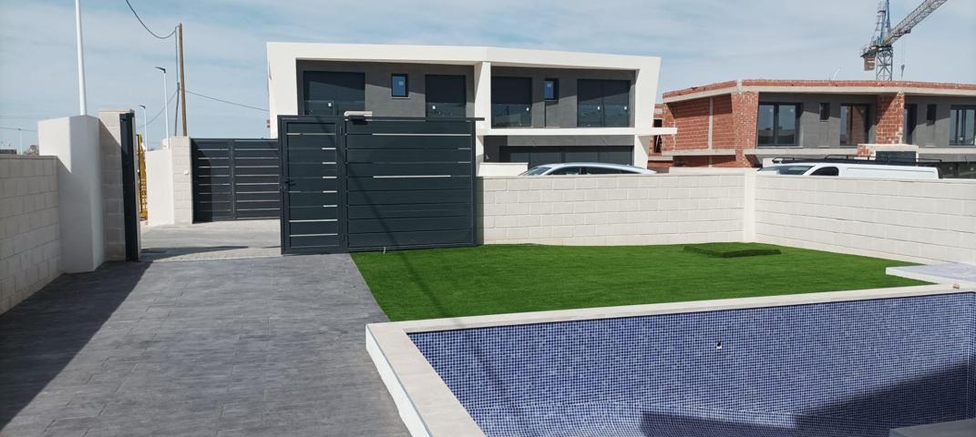 Villa en Gran Alacant Modernidad, Luz y Elegancia en un Entorno Privilegiado photo 0