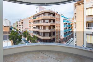 APARTAMENTO DE 2 DORMITORIOS A 200 METROS DEL MAR, CON PICINA COMUNITARIA - ZONA TORREVIEJA - photo 0