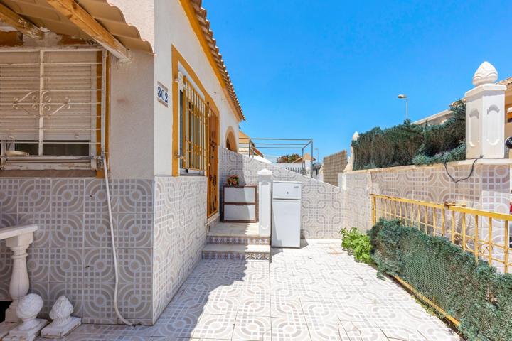 BUNGALOW EN PLANTA BAJA EN TORREVIEJA ZONA LA SIESTA. photo 0