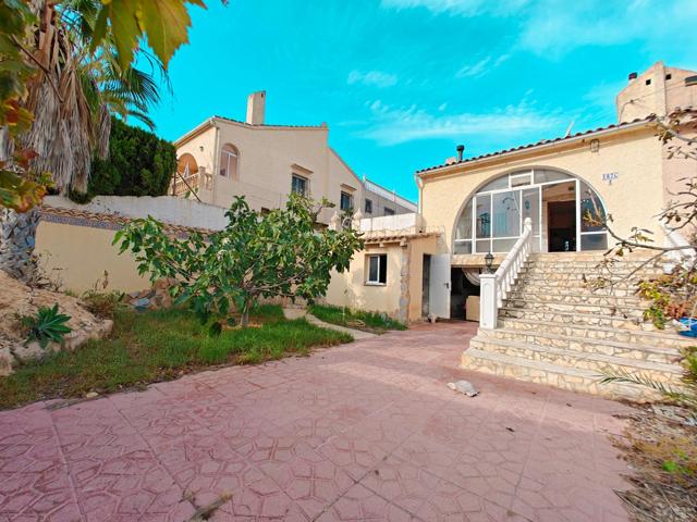 Venta de casa adosada con piscina privada en Orihuela Costa (Alicante) photo 0