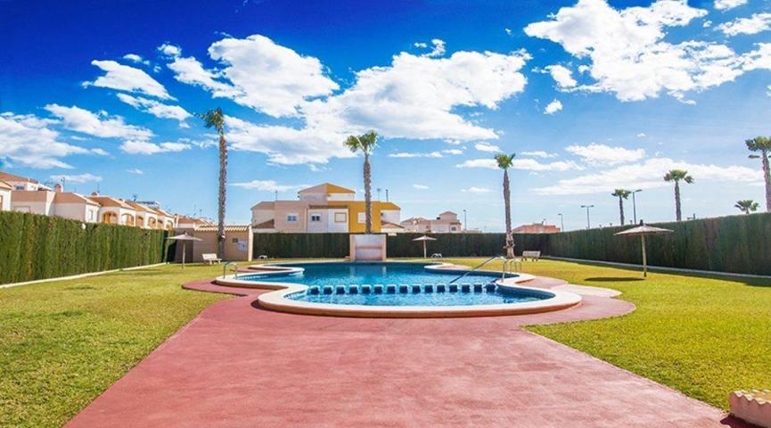 BUNGALOW DE 2 DORMITORIOS 1 BAÑO EN TORREVIEJA ZONA PARQUE DE LAS NACIONES photo 0