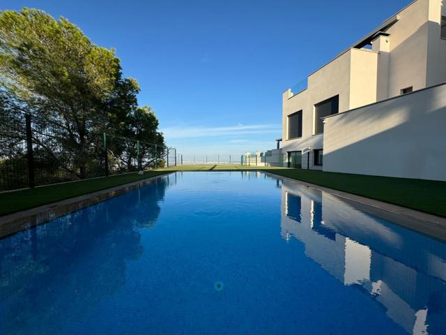 BUNGALOW PLANTA CON PARCELA DE 380 M2 Y PISCINA PRIVADA. PARKING. 2 DORM. 2 BAÑOS. 100 M2 photo 0