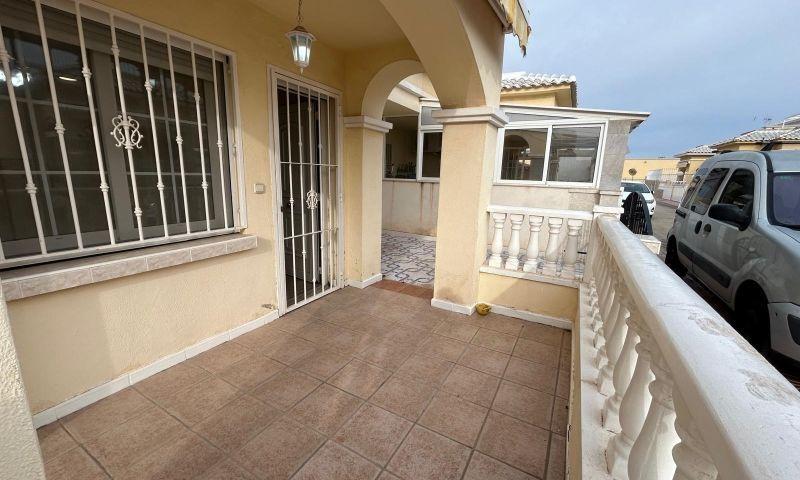 BUNGALOW DE 2 DORMITORIOS 1 BAÑO EN TORREVIEJA ( ZONA TORRETA FLORIDA-CARREFOUR) photo 0