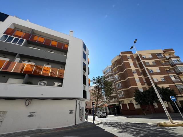 APARTAMENTO EN TORREVIEJA DE 2 DORM. 2 BAÑOS. 85 M2. GARAJE INCLUIDO. ZONA BARBACOA. photo 0