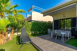 ¡Chalet Independiente de Lujo con Piscina Privada en La Zenia (Orihuela Costa ) por solo 499.000€! photo 0