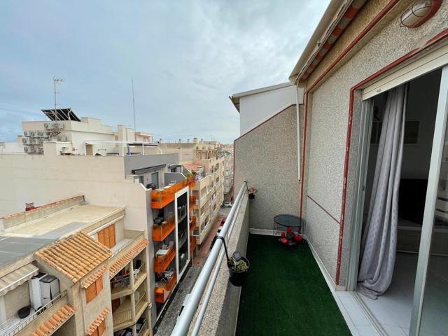 Ático reformado de 2 dormitorios 1 baño con licencia turística cerca de las playas de Torrevieja 🏖️✨ photo 0