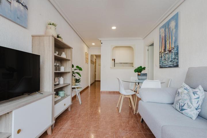 Apartamento de 2 dormitorios 1 baño Tu Nuevo Hogar en Torrevieja: ¡A Solo 400m del Mar y Totalmente Reformado! 🌊🏡 photo 0