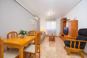 Apartamento de 2 dormitorios 1 baño Tu rincón en el Mediterráneo te espera en Torrevieja 🏖️🌞 photo 0