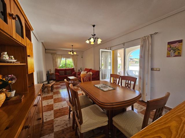 Villa de 4 dormitorios en venta en Cabo Roig (Orihuela costa) photo 0