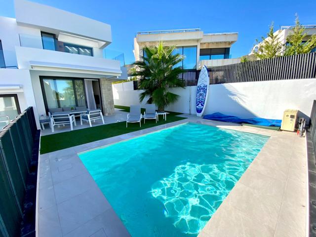 Exclusiva Villa Pareada con Piscina Privada y Vistas al Mar en Sierra-Cortina photo 0